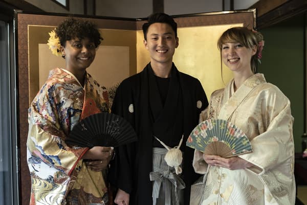 Enjoy Lunch and Try Wearing Kimonos at a Temple