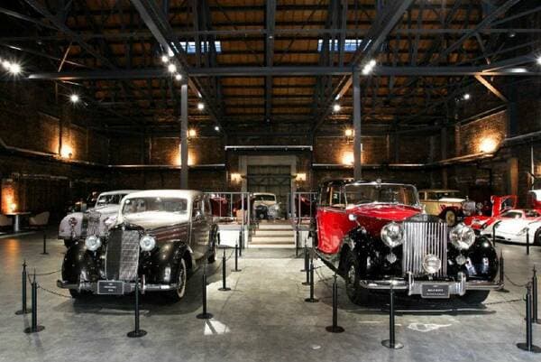 [Ages 13+] Admission ticket to Glion Museum, a classic car museum in the Osaka Chikko Red Brick Warehouse
