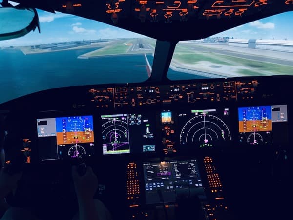 Take To The Skies! 60-minute Full-Scale Flight Simulator Experience Course
