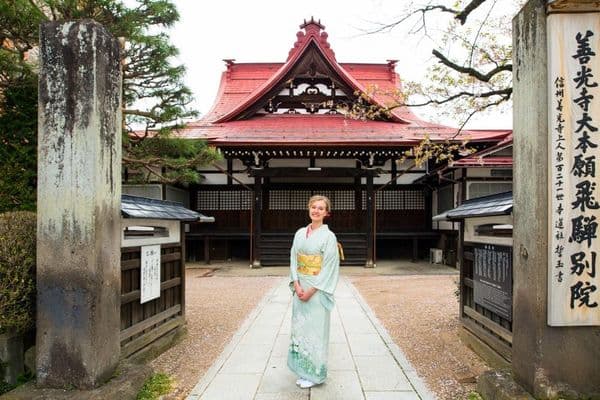 Look radiant in Japanese style! Kimono dressing experience at Zenkoji Temple in Takayama