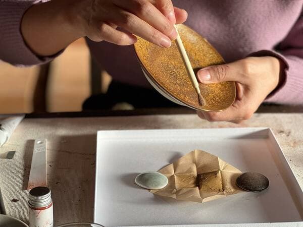 Kintsugi experience using golden lacquer to bring chipped containers back to life
