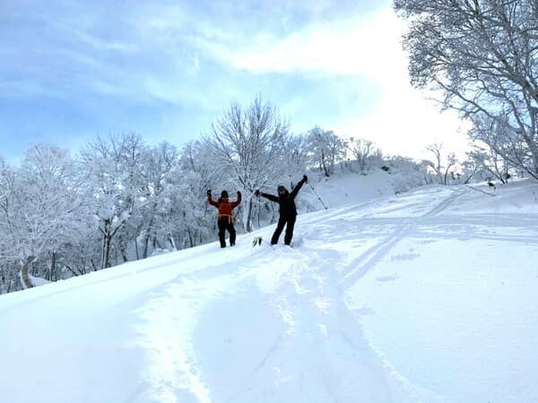 Snowshoeing in Takino Suzuran Hillside National Park with icefalls and snowfields! (For beginners)