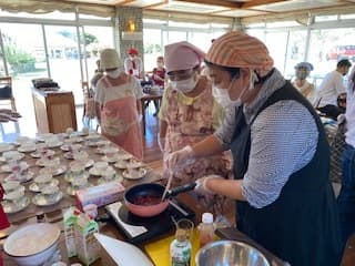Cook with local mothers! Enjoy traditional Okinawan dishes and experience "Mom's Homemade Cooking"