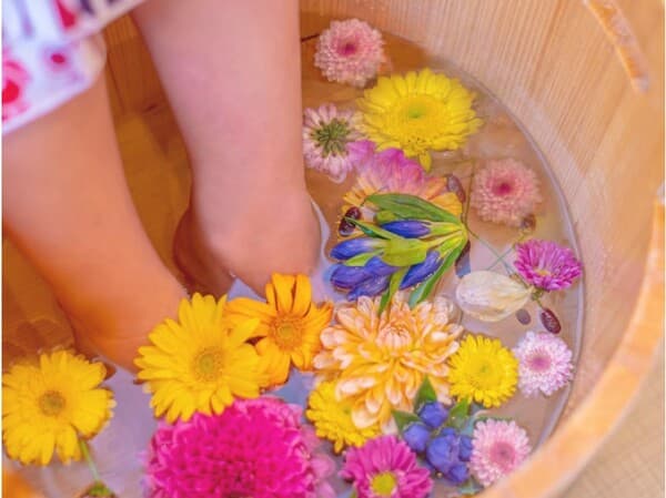 【Arashiyama Main Branch】Get Great Pictures for Social Media! Floral Foot Spa Cafe & Foot Massage (Miyabi Course)　, Including bath salt present