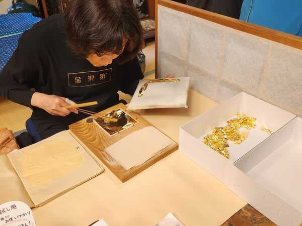 [Higashi Chaya District] Kanazawa's Traditional Crafts, Gold Foiled Chopsticks Making Experience