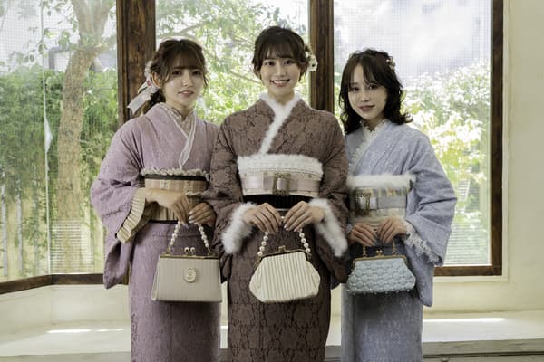 [Osaka Umeda] Kimono Complete Set Rental, Hair set, and Dressing! Retro Premium Plan
