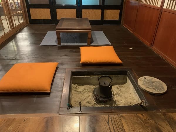 Rent out the entire building! A maximum of 6 people can be accommodated! Go back in time to the Showa Era & sit around a hearth in Kanazawa's back yard!