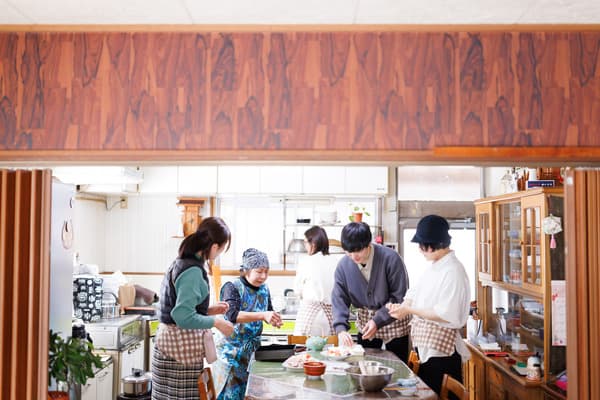 [Kyoto Miyama] Cook with locals at a Japanese home! Cooking Activity