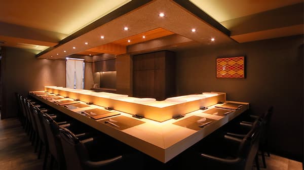 Luxurious tableware x Edomae Sushi ◆ Enjoy authentic Edomae Sushi prepared by skilled sushi chef  ◆ Luxury Omakase Nigiri Course