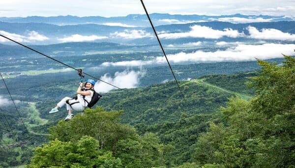 Thrilling experience on a Zip Line Tour! Travel through the air at speeds of up to 80 km/h!