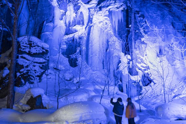 Explore the Oirase Gorge Icefall Illumination By Private Car With a Chinese-Speaking Guide