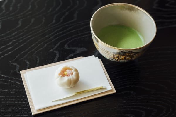 "Ryurei" Seated Tea Ceremony: Enjoy Traditional Japanese Culture in a Casual Atmosphere.