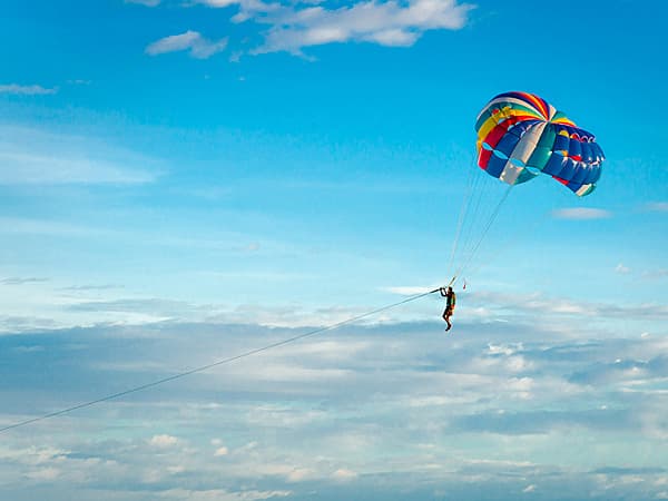 [Okinawa] Parasailing with Choice of 3 Rope Lengths! Flight Certificate Included (4 Years ＆ Up)