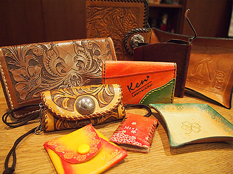Colorful! Make a nifty accessory case! Leathercraft Experience