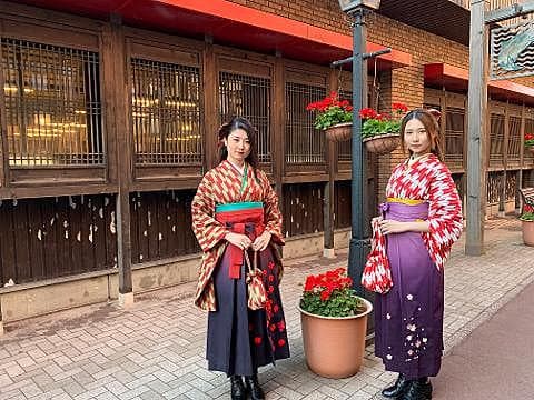 One minute walk from Hakodate Station! Change into a hakama and experience a time trip around the popular station area!