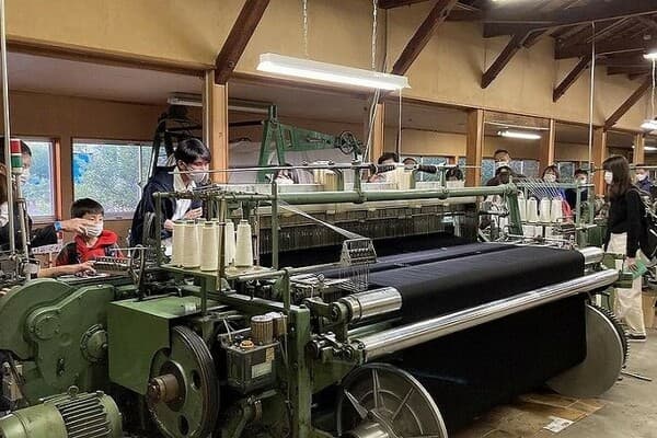 "Factory Tour" where you can learn about history and see the impressive rapier loom (includes coaster making experience) - Gifu