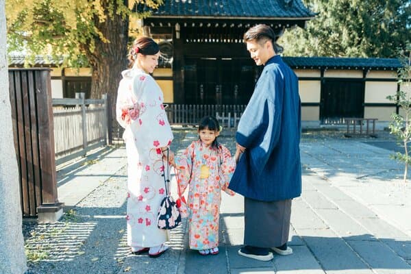[Kimono Rental VASARA Sensoji Temple Store] Family Plan for 3 (Kimono Rental & Hair Styling & Dressing Included) *1 Adult Female + 1 Adult Male + 1 Child