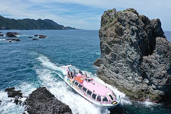 -A cruising experience at Omi Island- Feel and see the wonderous landforms nature has to offer.