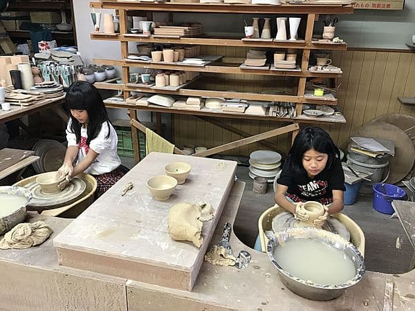 Hagi yaki, rokuro (Pottery wheel) experience