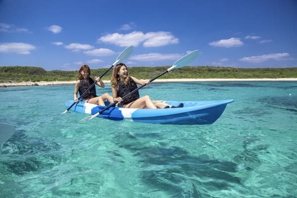 [Miyakojima] View the Blue Sea of Miyako! Choose to Beach SUP or Canoe