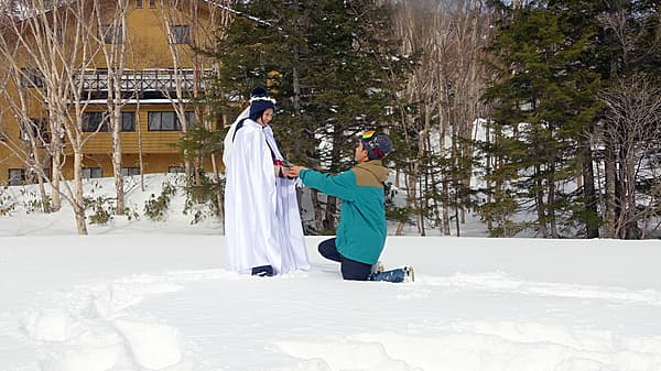 [Snow Activity] Wedding Photo & Surprise! Romantic Snowshoeing Treasure Hunt