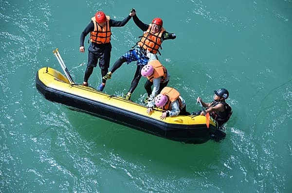 An invigorating morning! Kuma River rafting experience fresh air AM course