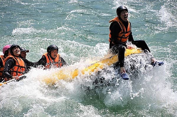 Enjoy the Kuma River with a full day rafting experience course (with BBQ)