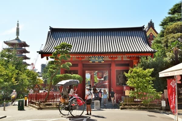 Tokyo/Asakusa Private Rickshaw Tour (30 minutes)  Kaminarimon Gate, Senso-ji Temple, "Shitamachi" Downtown Areas, and Sky Tree [East-West Downtown Tour]